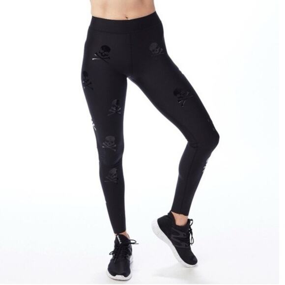 Ultracor Black Skull & Crossbones Leggings NWOT High Waist Compression Soulcycle - Picture 1 of 8